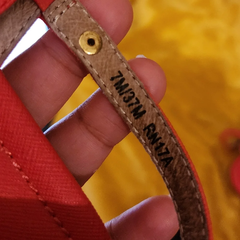 ☆Michael Kors Pink Thong Sandals☆ - Picture 2 of 2